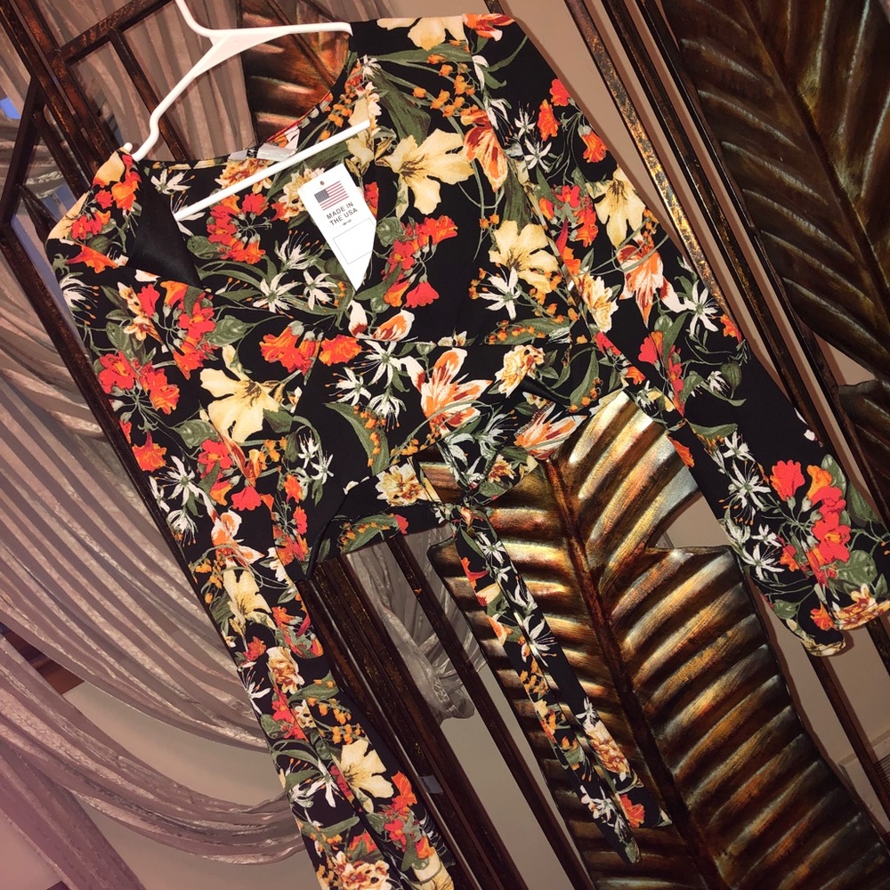 Cropped floral printed bubble crepe shirt